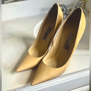 Jimmy Choo Romy Pointed Toe Pumps Heels
Women's Size 41 Nude Leather